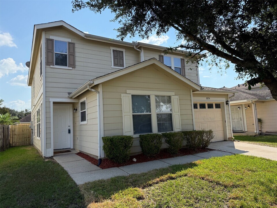 8054 Arrington Forest Ln in Humble, TX - Building Photo