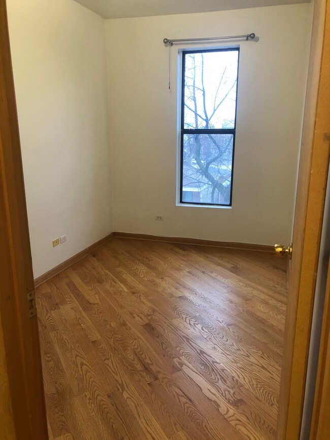 537 N Claremont Ave in Chicago, IL - Foto de edificio - Building Photo