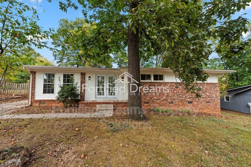 1806 Heilwood Dr in Greensboro, NC - Building Photo