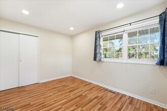 2 Wheeler Rd in Kendall Park, NJ - Building Photo - Building Photo