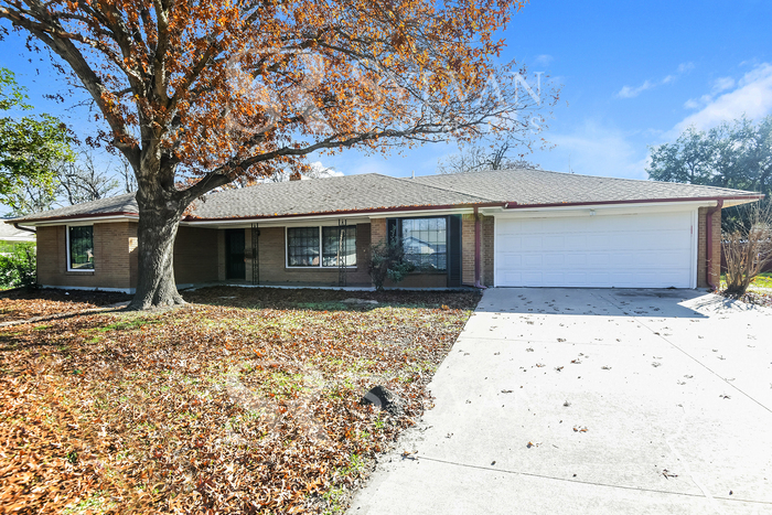 5905 Wedgmont Cir N in Fort Worth, TX - Building Photo