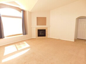 4910 Black Bear Rd in Las Vegas, NV - Building Photo - Building Photo