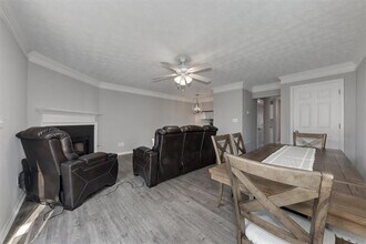 94 Barrington Pl in Marietta, GA - Foto de edificio - Building Photo