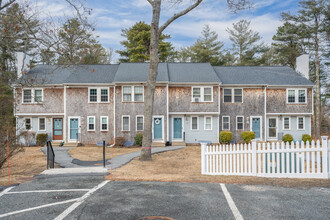 SummerWood Condominiums in Mashpee, MA - Building Photo - Building Photo