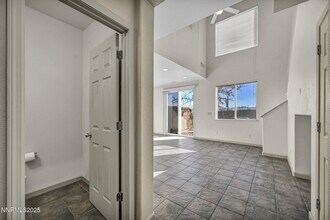 9250 Lone Wolf Cir in Reno, NV - Building Photo - Building Photo