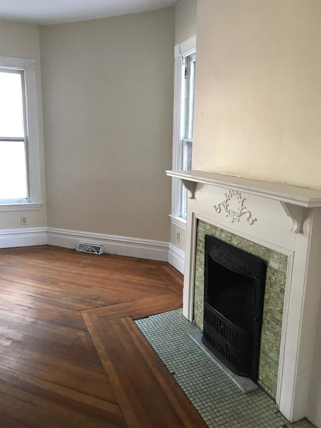 1075 Park Ave-Unit -1 in Schenectady, NY - Building Photo - Building Photo