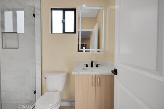 10509 Dempsey Ave in Granada Hills, CA - Foto de edificio - Building Photo