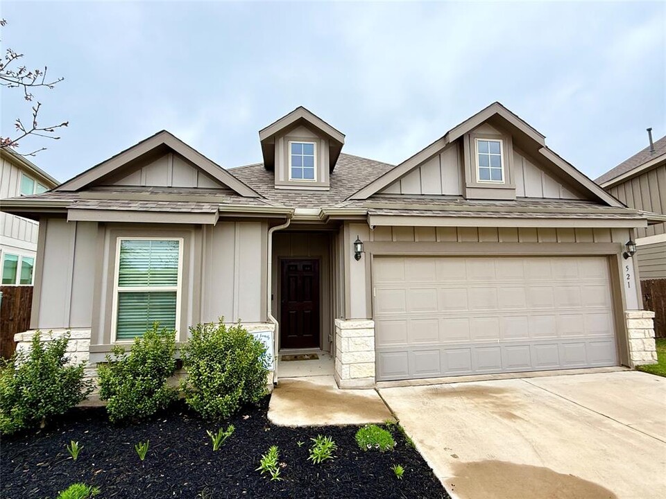 521 Compania Cove in Liberty Hill, TX - Building Photo