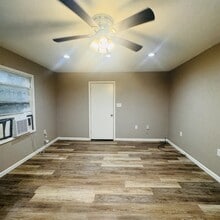 2614 Smith St in West Orange, TX - Building Photo - Building Photo