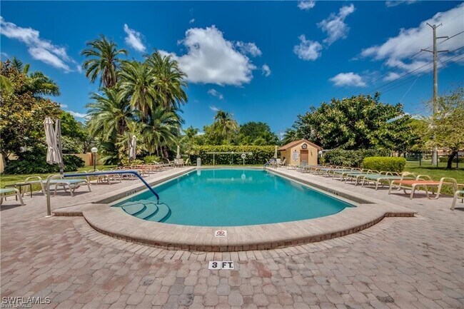 6110 Whiskey Creek Dr in Ft. Myers, FL - Building Photo - Building Photo