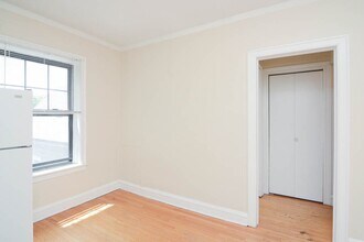 1108 W Wellington Ave in Chicago, IL - Foto de edificio - Building Photo