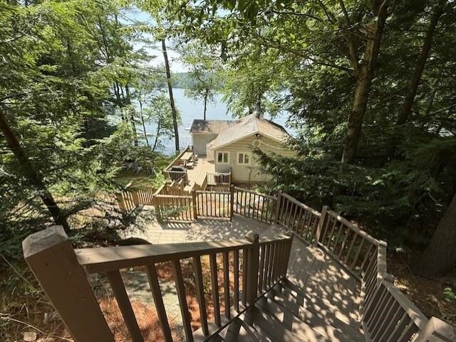 41 Northshore Rd in Sunapee, NH - Foto de edificio