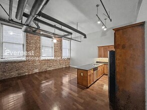 92 S Main St, Unit 102 in Memphis, TN - Foto de edificio - Building Photo