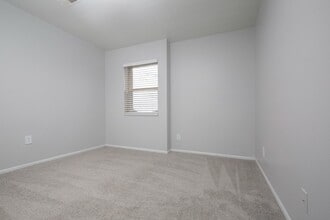 Fox Creek in Layton, UT - Foto de edificio - Building Photo