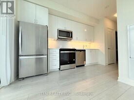 38 Annie Craig Dr in Toronto, ON - Building Photo