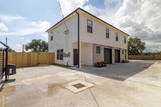 5036 Mallow St in Houston, TX - Building Photo - Building Photo