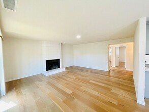 255 S Rengstorff Ave in Mountain View, CA - Building Photo - Building Photo