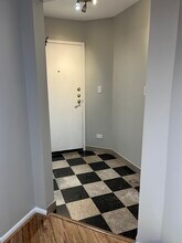 131 Crestwood Ct in Schaumburg, IL - Building Photo - Building Photo