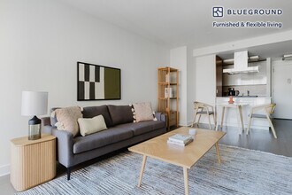 450 W 42nd St in New York, NY - Building Photo - Building Photo