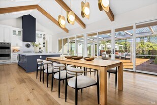 987 Mark West Springs Rd in Santa Rosa, CA - Building Photo