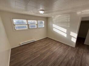 635 Thompson Ave NE in Salem, OR - Foto de edificio - Building Photo