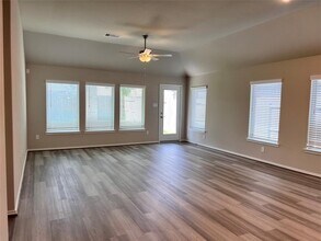 8460 Int'l Fls Dr in Porter, TX - Building Photo - Building Photo