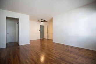 11948 Magnolia Blvd, Unit 02 in Los Angeles, CA - Foto de edificio - Building Photo