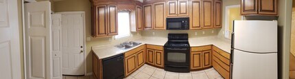 2717 Pineview Dr, Unit A in Valdosta, GA - Building Photo - Building Photo
