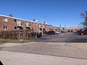 Euclid Emerald Apartments in Cleveland, OH - Foto de edificio - Building Photo