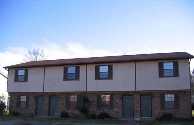 property at 1740-1740 E State Line Rd