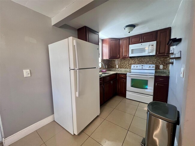 1441 NE 3rd Ave, Unit 3 in Fort Lauderdale, FL - Building Photo - Building Photo