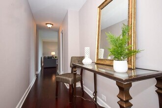 3440 N Lake Shore Dr, Unit 5D in Chicago, IL - Building Photo - Building Photo