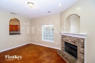 10223 Macon Rd in Cordova, TN - Foto de edificio - Building Photo