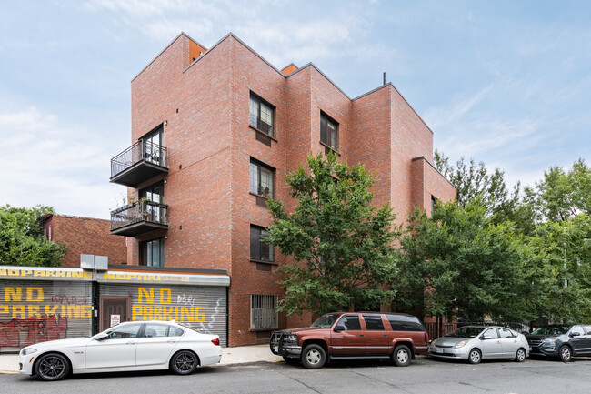 83 Bushwick Pl in Brooklyn, NY - Foto de edificio - Building Photo