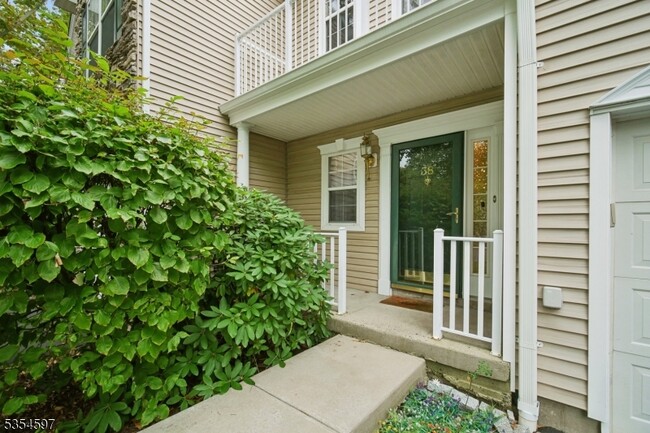 38 Musket Dr in Bernards, NJ - Building Photo - Building Photo