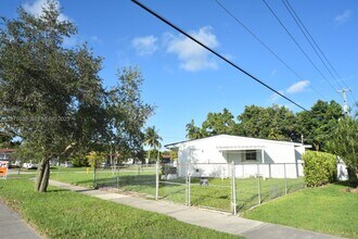 18601 SW 97th Ct in Cutler Bay, FL - Building Photo - Building Photo