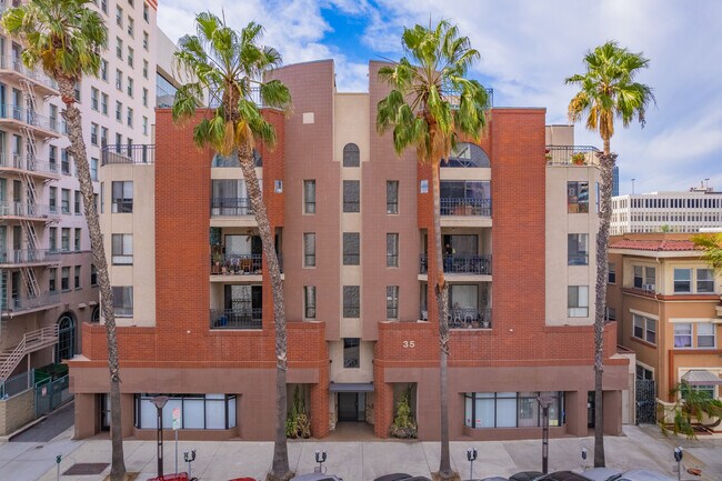 35 Linden Ave in Long Beach, CA - Building Photo - Building Photo