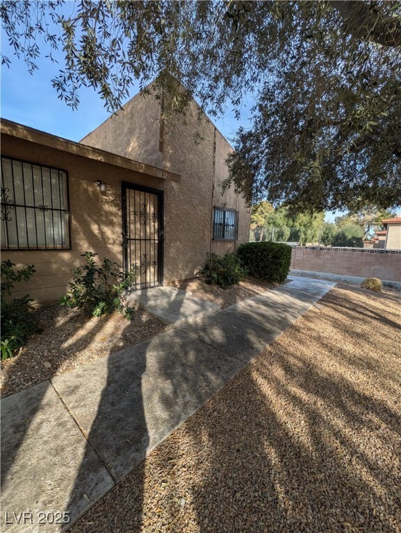 4252 Rollingstone Dr in Las Vegas, NV - Building Photo - Building Photo