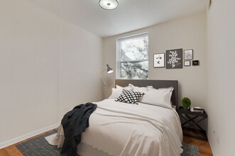 2512 W Leland Ave, Unit 2520-C01 in Chicago, IL - Foto de edificio - Building Photo