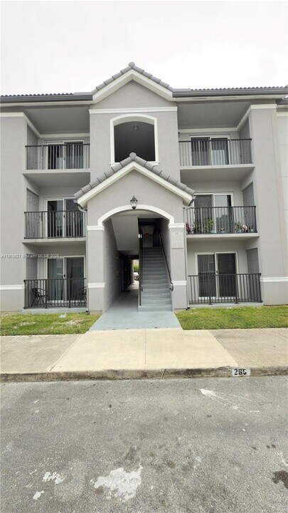 15430 SW 284th St in Homestead, FL - Building Photo