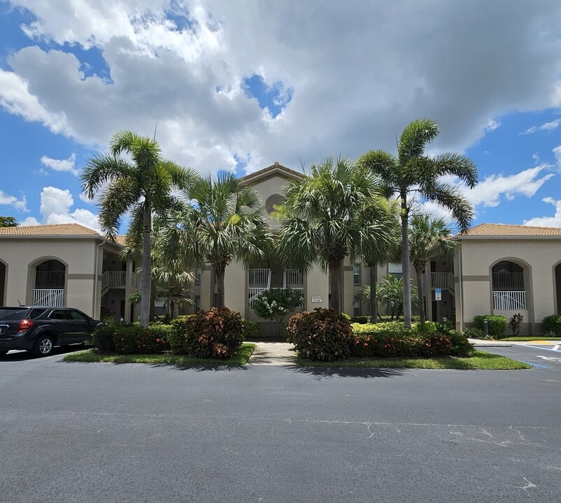 20030 Barletta Ln in Estero, FL - Building Photo