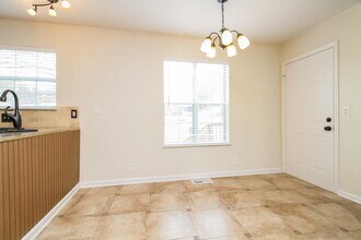 2813 Louise Russell Dr in Nashville, TN - Foto de edificio - Building Photo