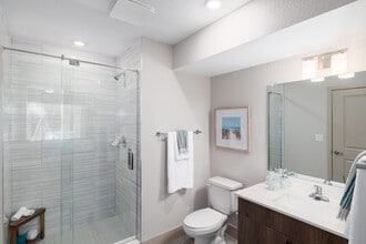 Azalea Park in Naples, FL - Foto de edificio - Interior Photo