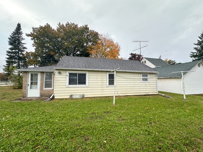 property at 419 S Oak St