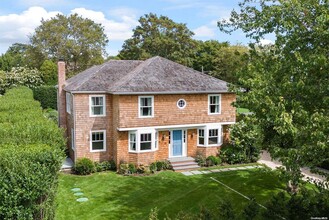 55 Old Town Crossing in Southampton, NY - Building Photo - Building Photo