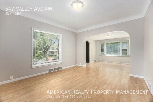 547 Valley Ave NW in Grand Rapids, MI - Building Photo - Building Photo