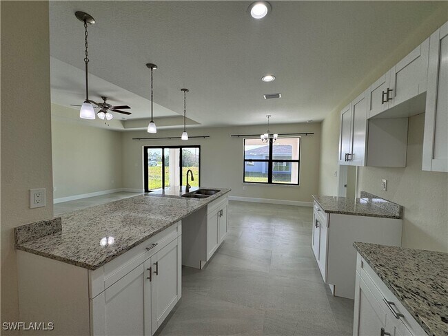 3207 42nd St SW in Lehigh Acres, FL - Foto de edificio - Building Photo