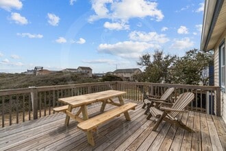 209 E Walker St in Kill Devil Hills, NC - Building Photo - Building Photo