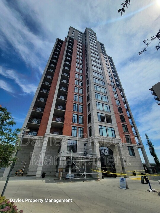 9020 Jasper Ave in Edmonton, AB - Building Photo