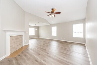 138 Howard Woody Dr in La Vergne, TN - Foto de edificio - Building Photo